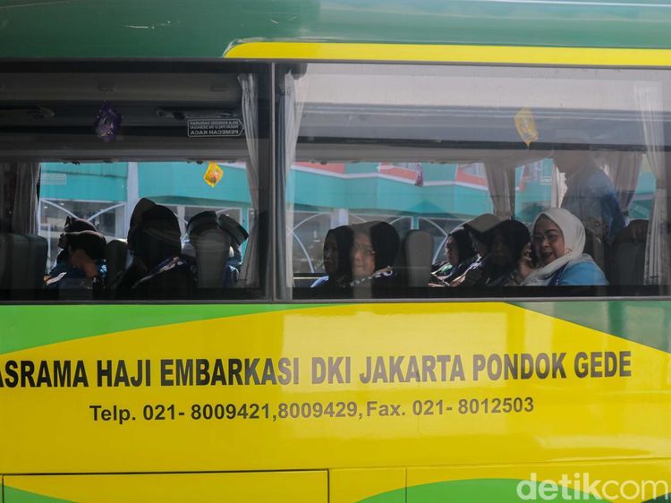 Kloter Pertama Jemaah Haji Mulai Masuk Asrama Pondok Gede