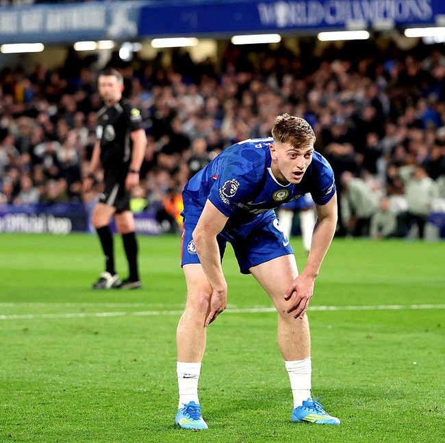 Striker-Striker Chelsea Bermuram Durja