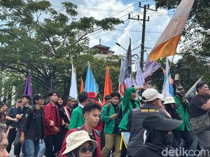Aksi 21 April di DPRD Kaltim Dimulai, Mahasiswa Pasang Spanduk 3 Tuntutan