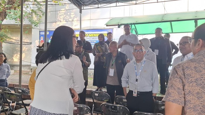 Mendiktisaintek Brian Yuliarto meninjau langsung UTBK SNBT 2026 hari pertama di Pusat UTBK Universitas Negeri Jakarta (UNJ) pada Selasa (21/4/2026).