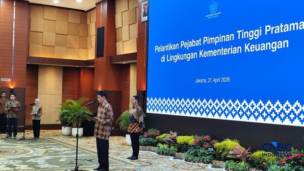 Menteri Keuangan (Menkeu) Purbaya Yudhi Sadewa melantik pejabat baru di lingkungan Kemenkeu, Jakarta, Selasa (21/4/2026). (CNBC Indonesia/Robertus Andrianto)