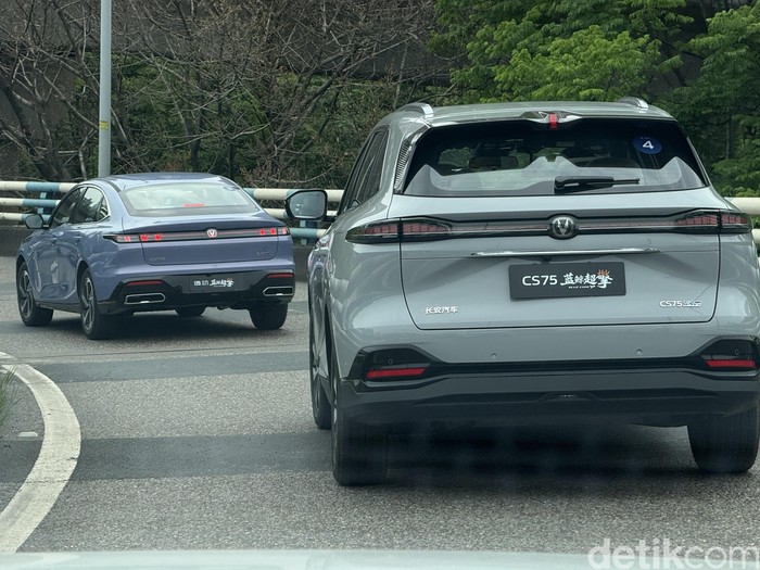 Mobil hybrid Changan