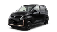 Perubahan paling terlihat ada di bagian depan. Nissan memberikan desain fasia  baru dengan grille sewarna bodi, terinspirasi dari Nissan Leaf. Tampilan ini dipadu dengan bumper baru yang memiliki sudut lebih tegas serta elemen vertikal yang membuatnya terlihat lebih modern. Foto: Dok. Nissan