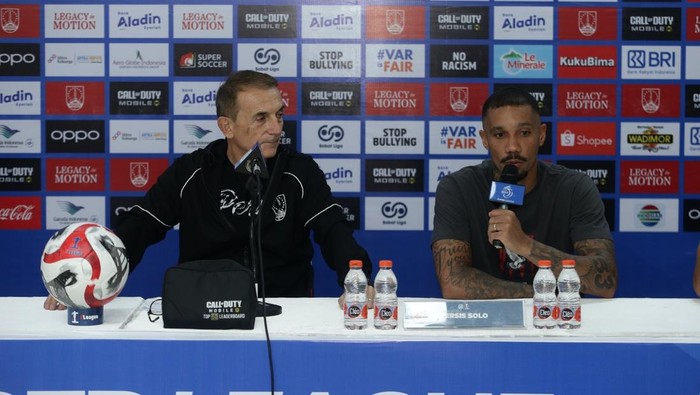 Pelatih Persis Solo, Milomir Seslija, dan pemainnya, Dimitri Lima, kembali akur setelah sempat bersitegang saat laga melawan Arema FC di Malang.