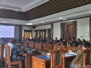 DPRD-Pemkab Buleleng Sepakati Ranperda, Makan di Warung Bakal Kena Pajak