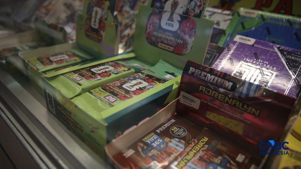 Penjualan kartu Pokemon pada toko ONcards di Mal Agora, Jakarta, Selasa (21/4/2026). (CNBC Indonesia/Faisal Rahman)