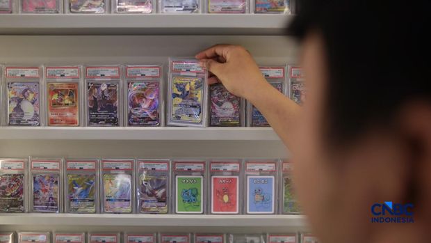 Penjualan kartu Pokemon pada toko ONcards di Mal Agora, Jakarta, Selasa (21/4/2026). (CNBC Indonesia/Faisal Rahman)