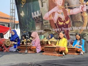 Kompaknya Siswi SMAN 1 Semarang Tampil Karawitan Sambut Hari Kartini