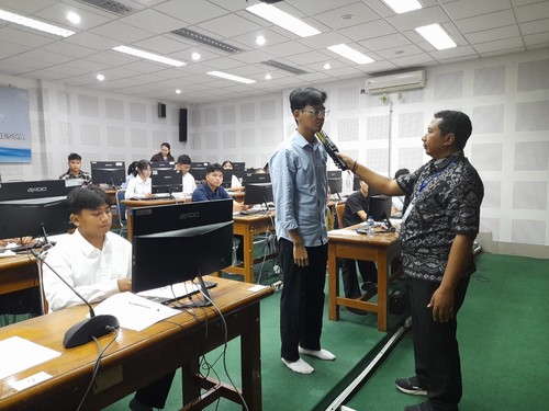 Peserta UTBK mengikuti ujian yang digelar di Undiksha Selasa (21/4/2026). (Undiksha)