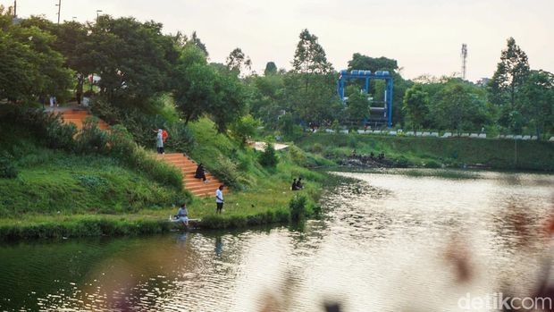 Waduk Brigif dimanfaatkan warga sebagai ruang terbuka. Selain pengendali air, kawasan ini menjadi tempat aktivitas dan interaksi sosial.