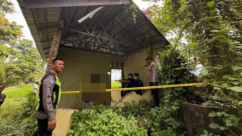 Petugas melakukan olah TKP penemuan seorang pria di Lombok Utara terhantung di bangunan kosong, Selasa (21/4/2026). (Foto : Dok Polres Lombok Utara).
