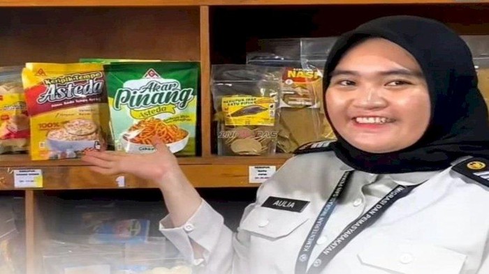 Produk camilan buatan narapidana Lapas Kelas IIA Banjarmasin terpajang di toko pusat oleh-oleh di kota setempat (Dok istimewa).