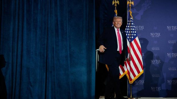 Profil Trump. (REUTERS/Evan Vucci)