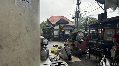 Prosesi pecaruan rsi gana seusai insiden bocah SD terjatuh dari lantai tiga di Pasar Desa Serangan, Denpasar, Bali, (21/4/2026). (Foto: Maria Christabel DK/detikBali)