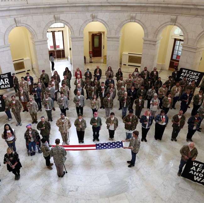 Puluhan Veteran AS Ditahan Saat Protes Perang Iran