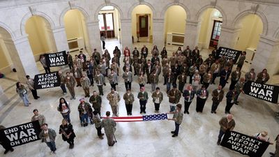 Puluhan Veteran AS Ditahan Saat Protes Perang Iran