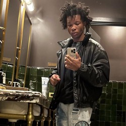 Terancam Dipenjara Seumur Hidup, Rapper D4vd Tetap Ngaku Gak Bersalah