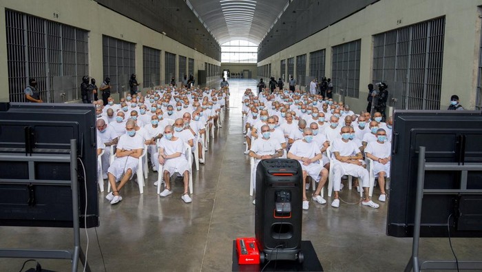Members of Mara Salvatrucha, also known as MS-13 gang, attend an open hearing by El Salvador prosecutors against 486 members of the gang, who are accused of more than 47,000 crimes committed between 2012 and 2022, according to a statement from the Attorney General's Office, at the Terrorism Confinement Center (CECOT) in Tecoluca, El Salvador, April 20, 2026. Attorney General's Office of El Salvador/Handout via REUTERS ATTENTION EDITORS - THIS IMAGE HAS BEEN SUPPLIED BY A THIRD PARTY. NO RESALES. NO ARCHIVES.