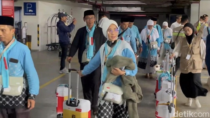 Ratusan calon jemaah haji (calhaj) kloter pertama tiba di Embarkasi Yogyakarta, Selasa (21/4/2026)