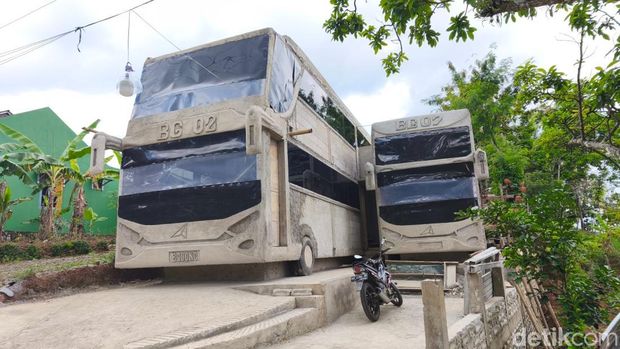 Rumah berbentuk bus di Desa Kopen, Kecamatan Jatipurno, Kabupaten Wonogiri, Selasa (21/4/2026).