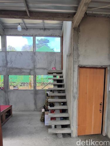 Penampakan bagian dalam rumah mirip bus di Wonogiri