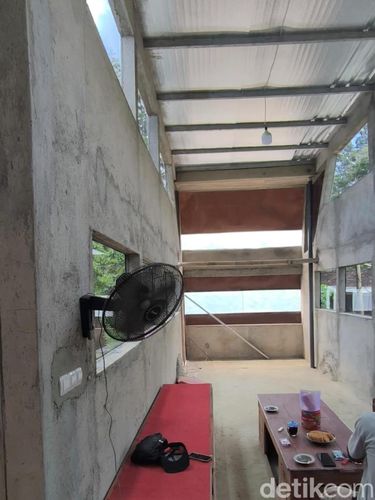 Penampakan bagian dalam rumah mirip bus di Wonogiri