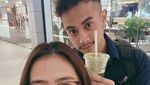 So Sweet! Omar Esteghlal Nyusul Prilly Latuconsina Kulineran ke Bangkok