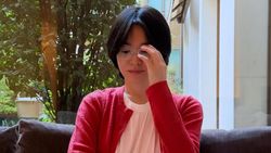 Song Hye Kyo Mirror Selfie Pakai Rambut Palsu Kayak Boneka