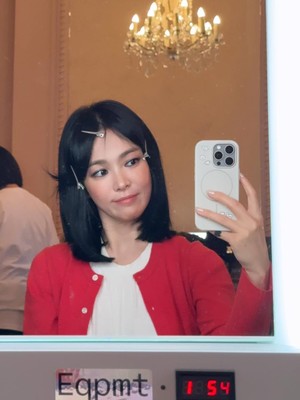Song Hye Kyo Mirror Selfie Pakai Rambut Palsu Kayak Boneka