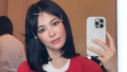 Song Hye Kyo Mirror Selfie Pakai Rambut Palsu Kayak Boneka