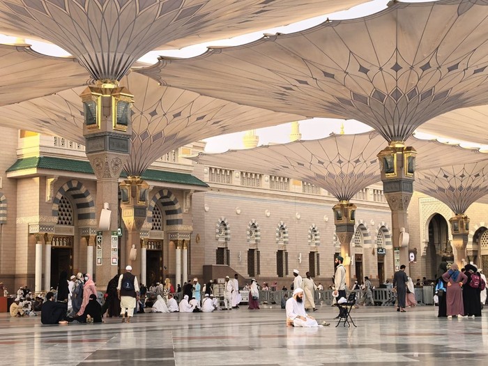 117 Ribu Meter Marmer Putih Dipasang di Masjid Nabawi, Ini Fungsinya