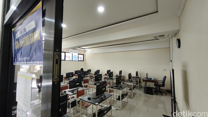 Suasana ruang ujian UTBK-SNBT di Kampus ISBI Bandung
