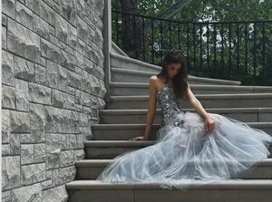 Putri Nicole Kidman Glamour di Pesta Prom, Pakai Gaun Mewah Oscar de La Renta