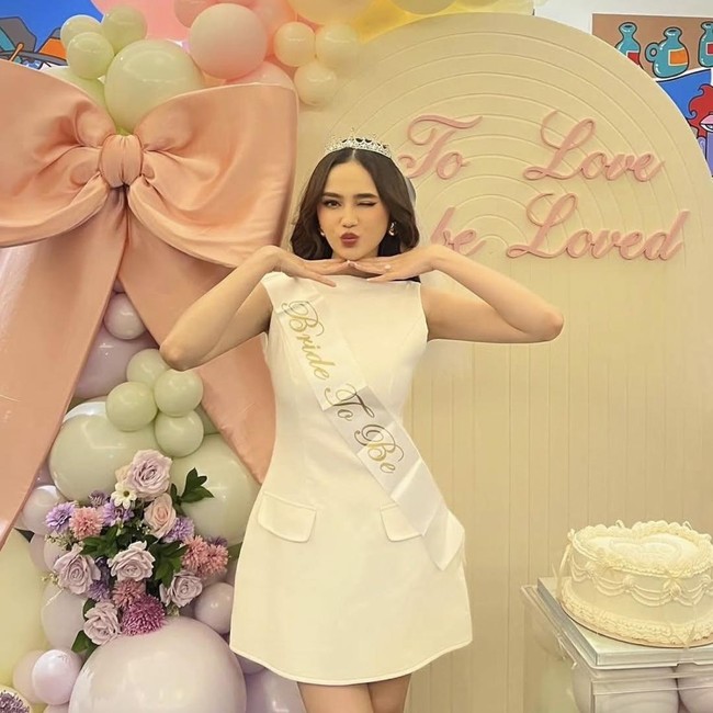 Foto Kejutan Bridal Shower Syifa Hadju, Pakai Dress Putih-Kostum Putri Duyung
