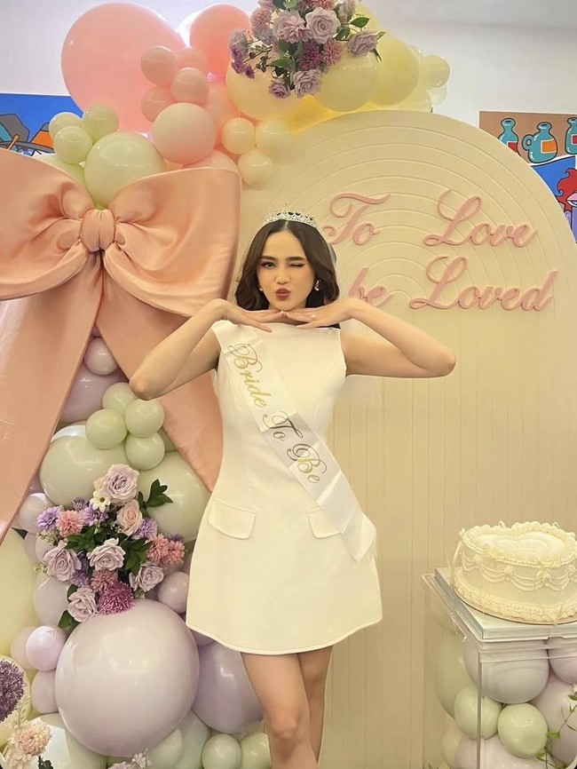 Foto Kejutan Bridal Shower Syifa Hadju, Pakai Dress Putih-Kostum Putri Duyung