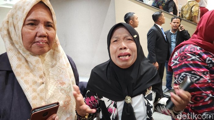 Tangis bahagia ART di DPR sambut RUU PPRT jadi Undang-undang.