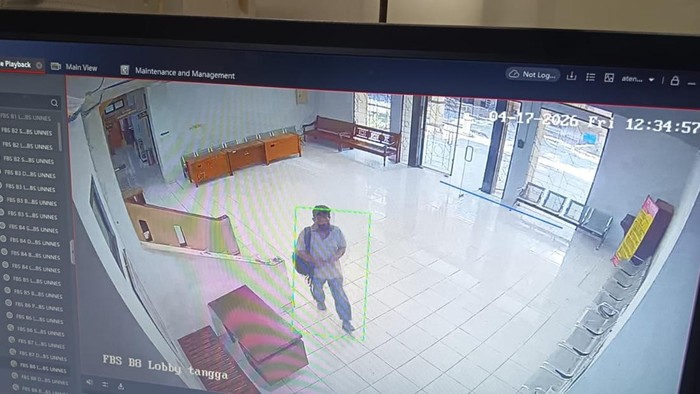 Terduga pelaku pencurian gamelan di gedung B7, Laboratorium Seni Musik FBS Unnes yang tertangkap CCTV