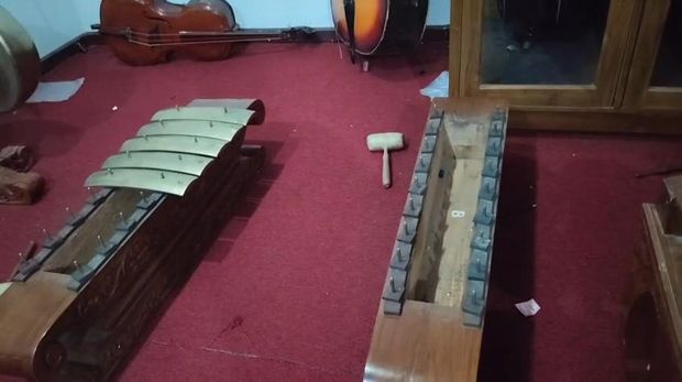 Terduga pelaku pencurian gamelan di gedung B7, Laboratorium Seni Musik FBS Unnes yang tertangkap CCTV