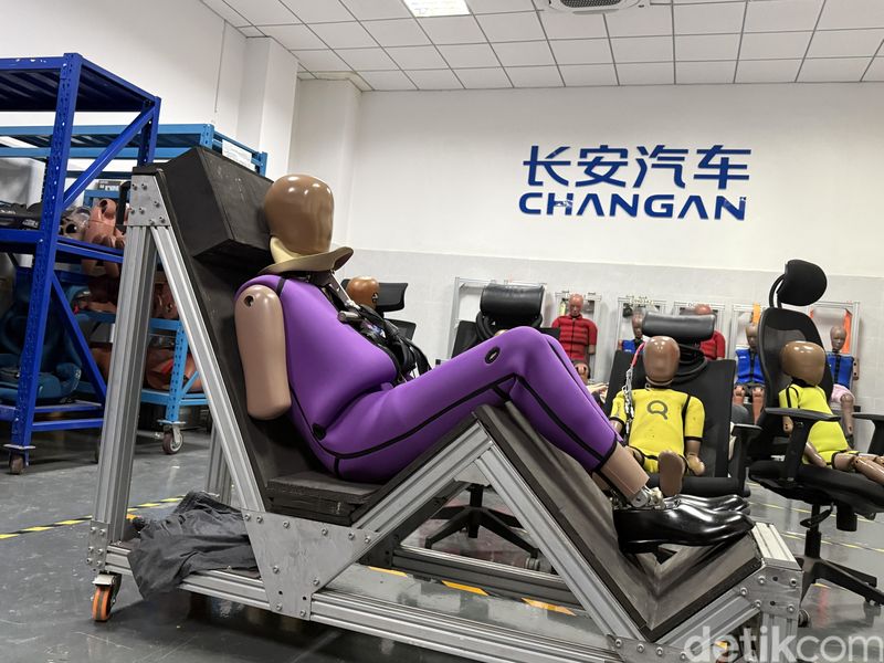 Tes Tabrak Mobil Changan
