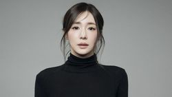 Tiffany Young Selalu Memesona Meski Tanpa Pink