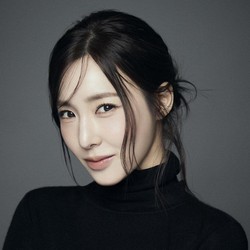 Tiffany Young Selalu Memesona Meski Tanpa Pink