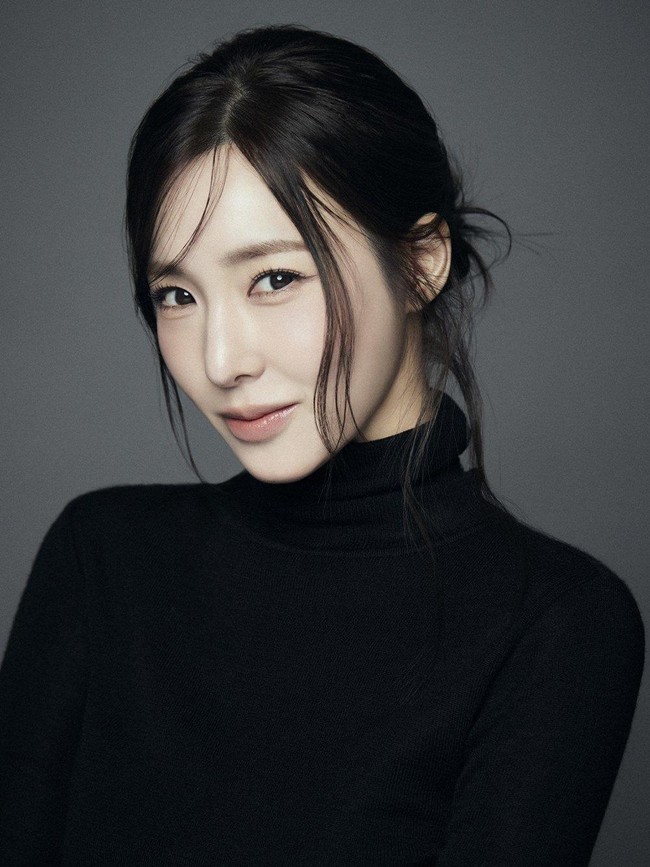 Tiffany Young Selalu Memesona Meski Tanpa Pink