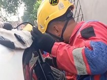 Panik! Bayi 7 Bulan Terkunci dalam Mobil di Surabaya