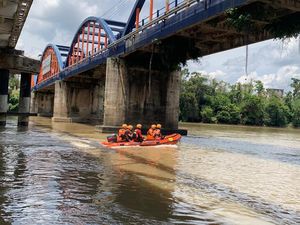 Siswi SMP di OKU Timur Terseret Arus Sungai Komering, Tim SAR Cari