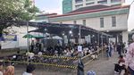 Hari Pertama UTBK 2026 di UNJ: Peserta Datang Subuh-Orang Tua Setia Menanti