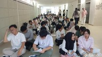 Pelaksanaan UTBK SNBT 2026 resmi dimulai hari ini Selasa (21/4). Salah satu universitas yang menjadi lokasi UTBK tahun ini adalah Universitas Indonesia (UI). Foto: (Nikita Rosa Damayanti/detikcom)