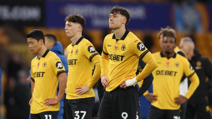WOLVERHAMPTON, ENGLAND - OCTOBER 26:   Jorgen Strand Larsen, the Wolverhampton Wanderers captain, looks dejected after their defeat during the Premier League match between Wolverhampton Wanderers and Burnley at Molineux on October 26, 2025 in Wolverh