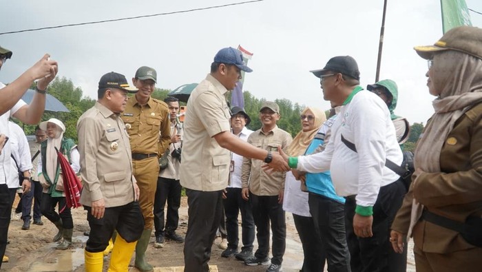 Al Haris bersama Bupati Batang Hari saat temani kunker Wamentan Sudaryono