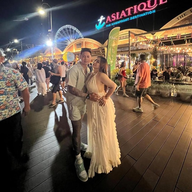 Seru! Potret Anisa Bahar saat Kulineran di Thailand hingga Bali