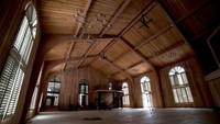 Rumah ini memiliki perjalanan panjang sebelum akhirnya diubah menjadi gereja. Bahkan sempat terbengkalai terlebih dahulu sesudah dijual oleh Mike Tyson, sebelum akhirnya diberikan ke The Living Sanctuary. Foto: Dok. Reddit/Imgur/Illicitohio